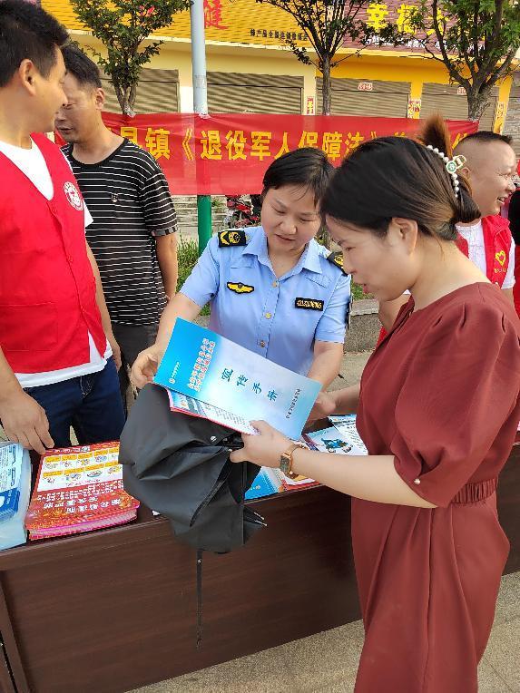 筑牢市场监管安全防线 唐县镇市场监管所开展“616安全生产日”宣传咨询活动